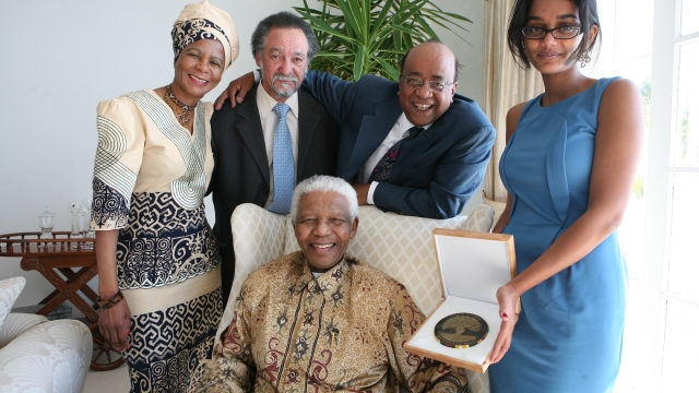 Mandela receives Prize